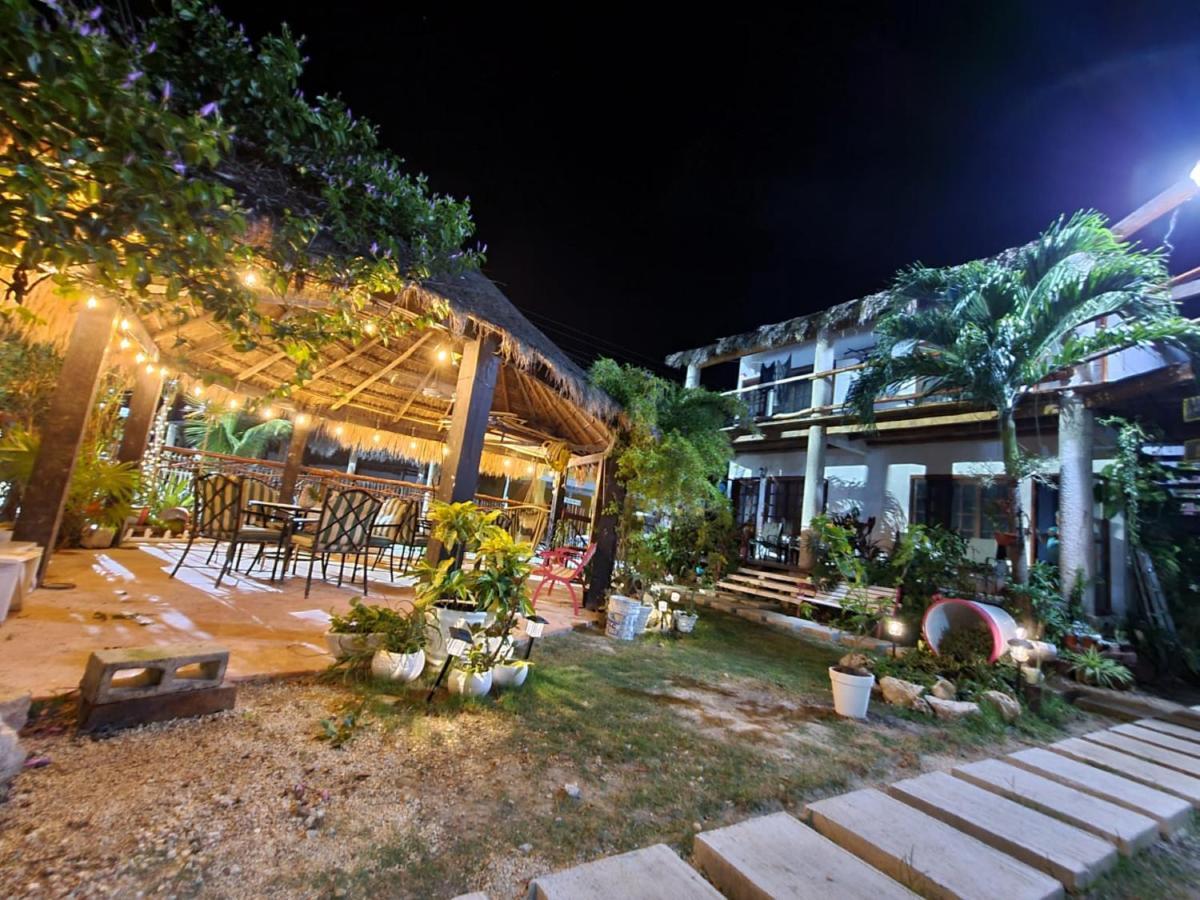 Don Panchon Y Maruxa Hotell Isla Holbox Exteriör bild