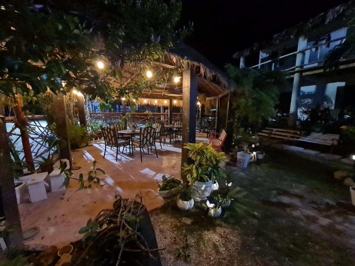 Don Panchon Y Maruxa Hotell Isla Holbox Exteriör bild